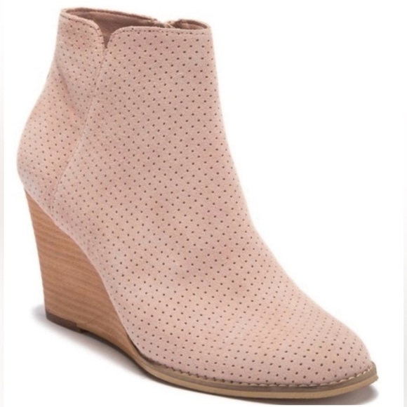SUSINA HANNON-LEA Light Blush Pink Suede Wedge Booties Office Essential Size 6.5 - Picture 1 of 10
